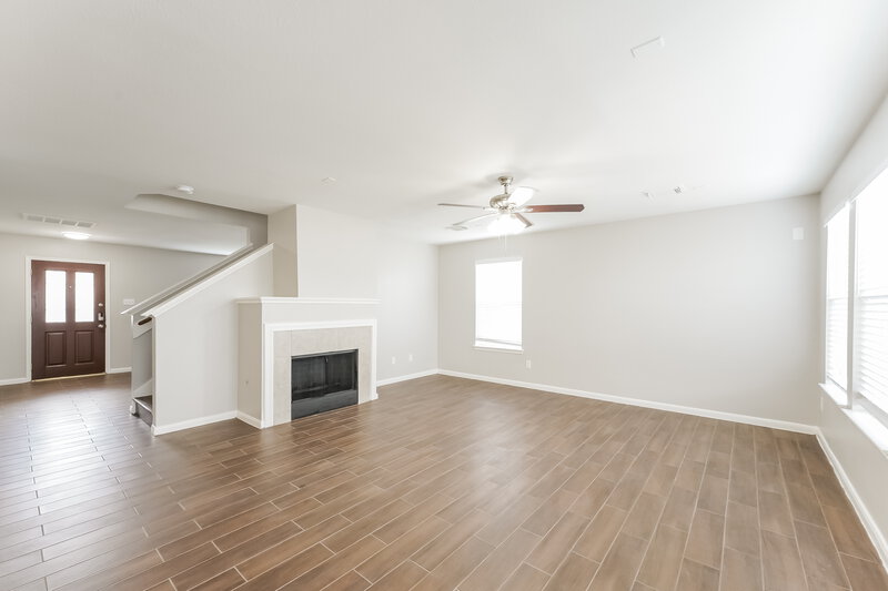2,205/Mo, 16102 Dawn Marie Ln Sugar Land, TX 77498 Family Room View 3