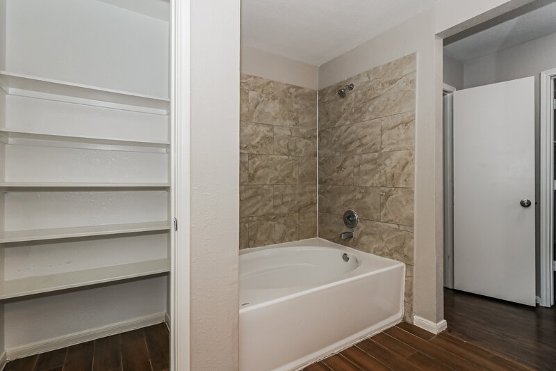 1,940/Mo, 16102 Dawn Marie Ln Sugar Land, TX 77498 Misc View 13