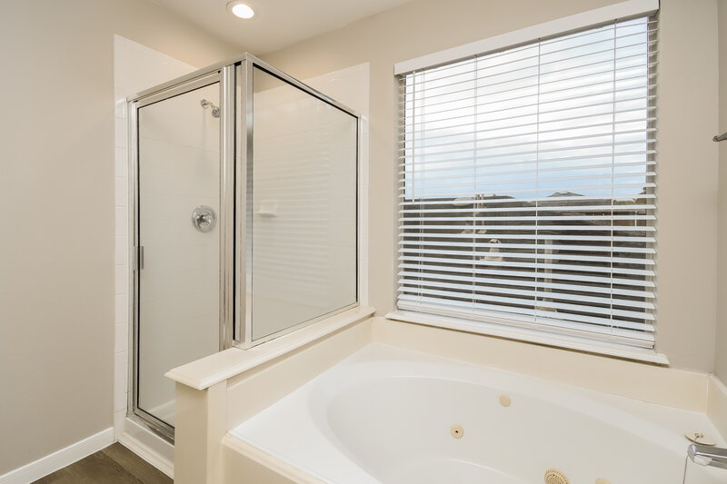 2,460/Mo, 20122 Cypresswood Gln Spring, TX 77373 Main Bathroom View