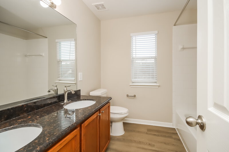 2,460/Mo, 20122 Cypresswood Gln Spring, TX 77373 Bathroom View