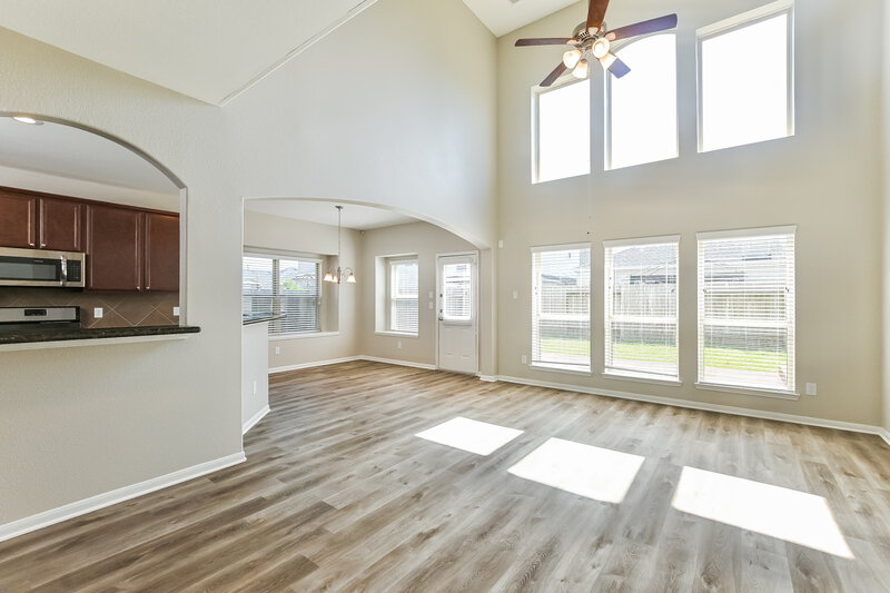 2,740/Mo, 323 Sea Mist Ln Bacliff, TX 77518 Living Room View 2