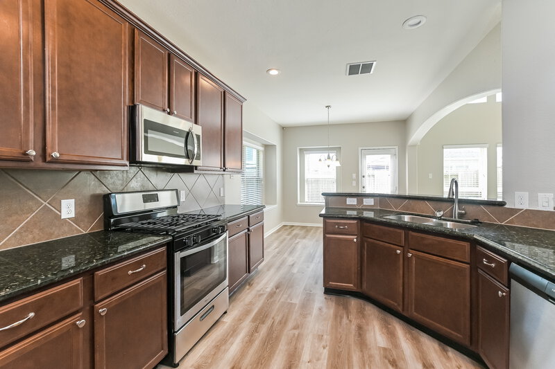 2,740/Mo, 323 Sea Mist Ln Bacliff, TX 77518 Kitchen View