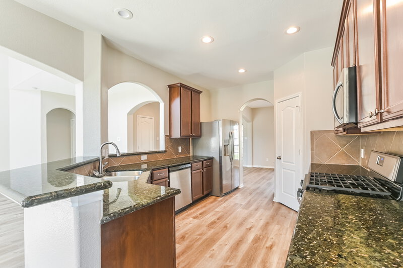 2,740/Mo, 323 Sea Mist Ln Bacliff, TX 77518 Kitchen View 2