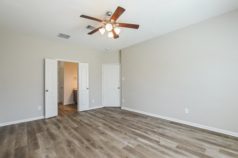 2,740/Mo, 323 Sea Mist Ln Bacliff, TX 77518 Main Bedroom View