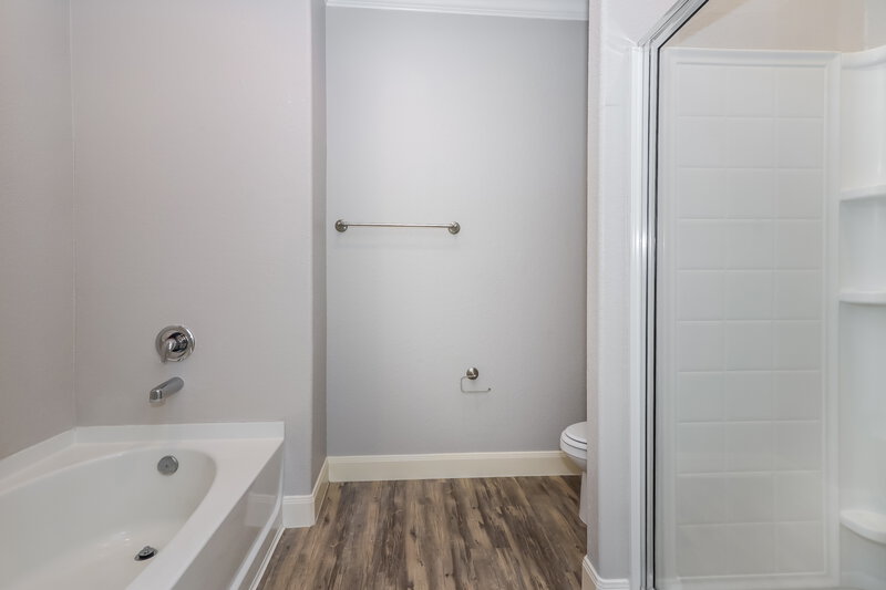 2,255/Mo, 6126 Namika St Katy, TX 77449 Main Bathroom View