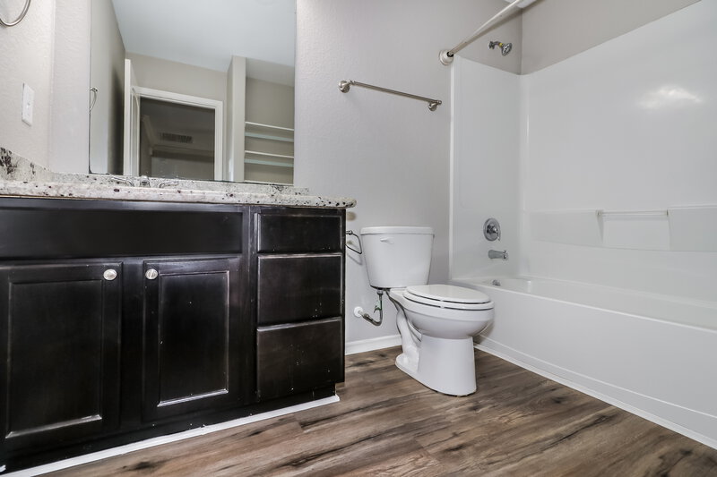 2,255/Mo, 6126 Namika St Katy, TX 77449 Bathroom View