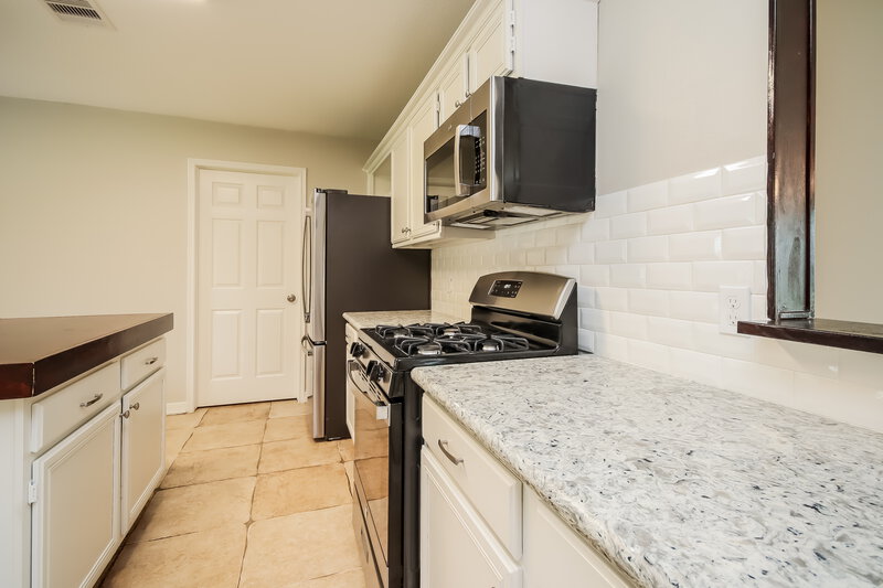 1,955/Mo, 4310 Egret Dr Seabrook, TX 77586 Kitchen View