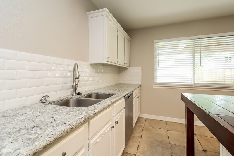 1,955/Mo, 4310 Egret Dr Seabrook, TX 77586 Kitchen View 2