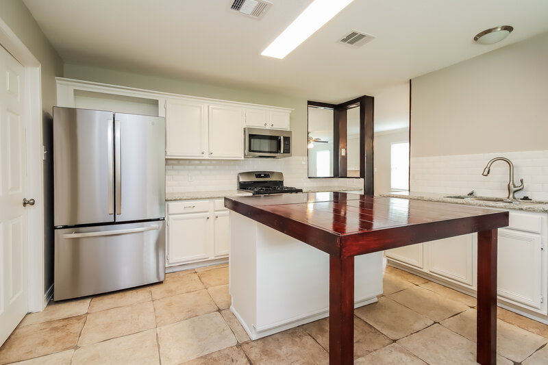 1,955/Mo, 4310 Egret Dr Seabrook, TX 77586 Kitchen View 3