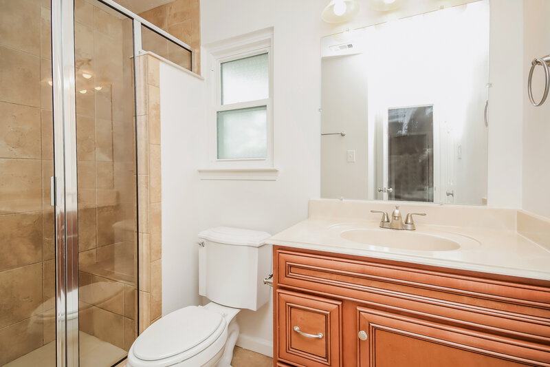 1,955/Mo, 4310 Egret Dr Seabrook, TX 77586 Bathroom View