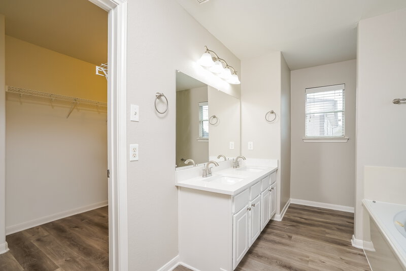 2,430/Mo, 29307 Legends Hill Dr Spring, TX 77386 Main Bathroom View