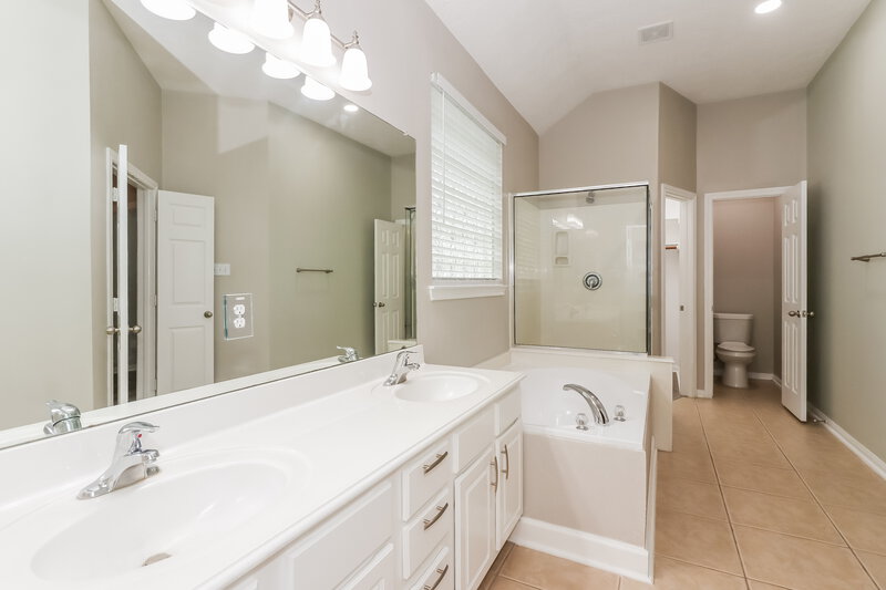 2,310/Mo, 10719 Gilford Crest Dr Spring, TX 77379 Main Bathroom View 2