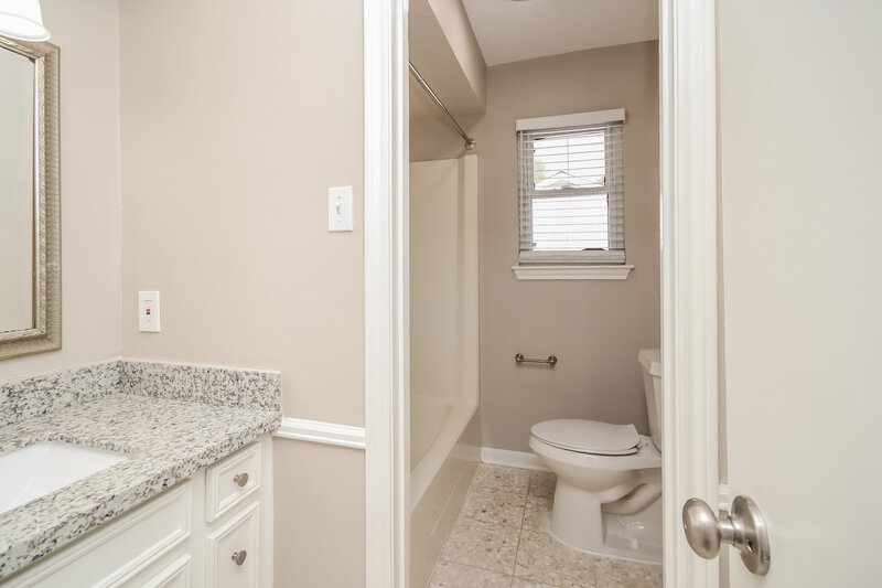2,410/Mo, 17930 Cypress Spring Dr Spring, TX 77388 Main Bathroom View