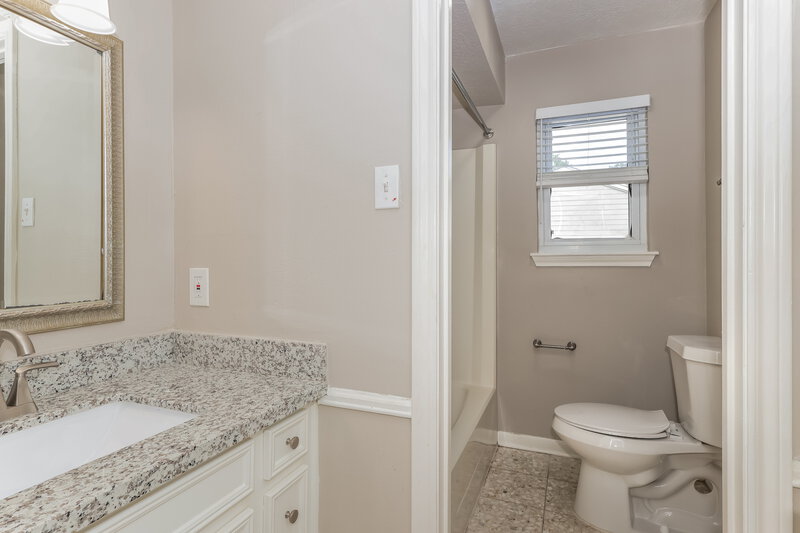 2,040/Mo, 17930 Cypress Spring Dr Spring, TX 77388 Main Bathroom View