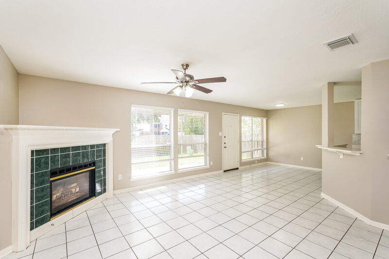 2,055/Mo, 2131 War Admiral Dr Stafford, TX 77477 Living Room View