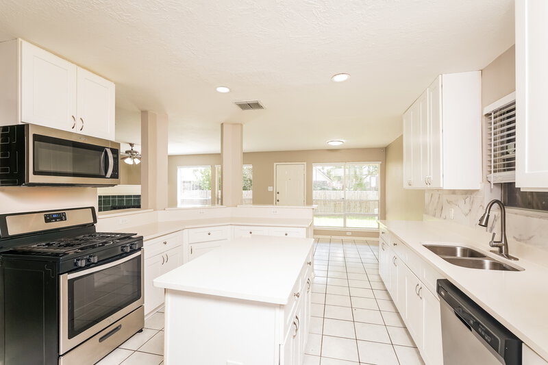 2,055/Mo, 2131 War Admiral Dr Stafford, TX 77477 Kitchen View