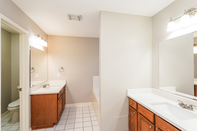 2,055/Mo, 2131 War Admiral Dr Stafford, TX 77477 Main Bathroom View 2