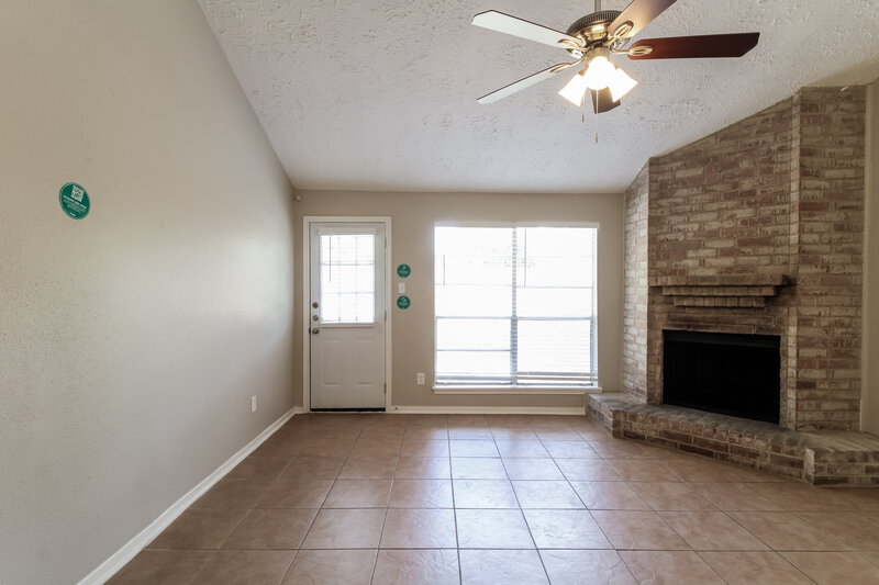 1,900/Mo, 1807 Oakwell Ln Katy, TX 77449 Living Room View 2