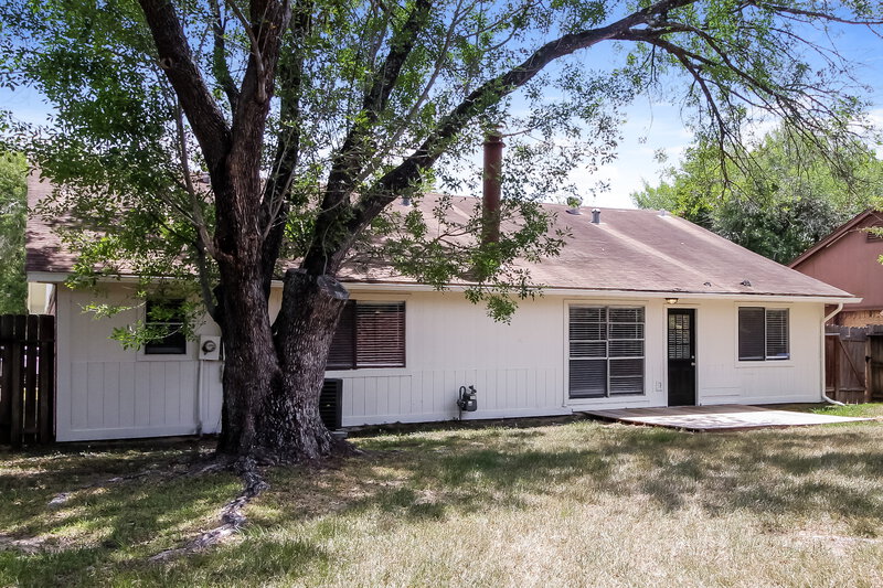 1,900/Mo, 1807 Oakwell Ln Katy, TX 77449 Rear View