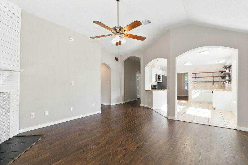1,795/Mo, 311 Lake View Dr Montgomery, TX 77356 Living Room View