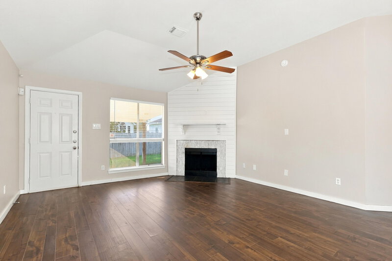 1,795/Mo, 311 Lake View Dr Montgomery, TX 77356 Living Room View 3