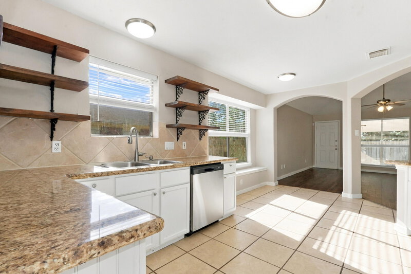 1,795/Mo, 311 Lake View Dr Montgomery, TX 77356 Kitchen View