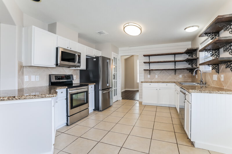 1,745/Mo, 311 Lake View Dr Montgomery, TX 77356 Kitchen View 2