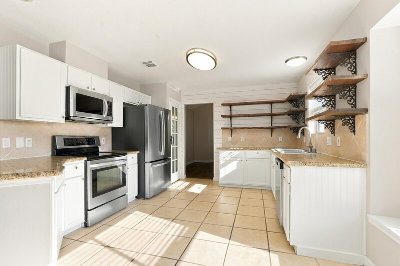 1,795/Mo, 311 Lake View Dr Montgomery, TX 77356 Kitchen View 2