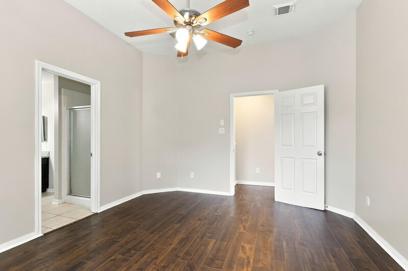 1,795/Mo, 311 Lake View Dr Montgomery, TX 77356 Primary Bedroom View
