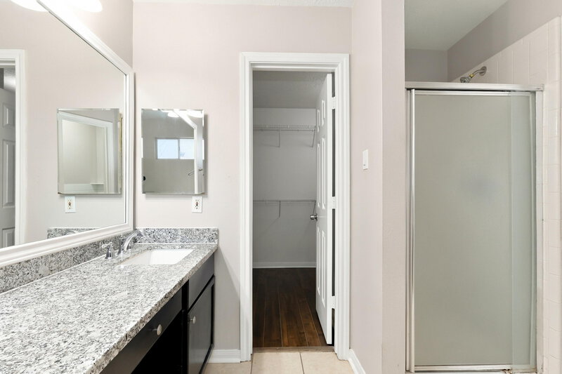 1,795/Mo, 311 Lake View Dr Montgomery, TX 77356 Primary Bathroom View