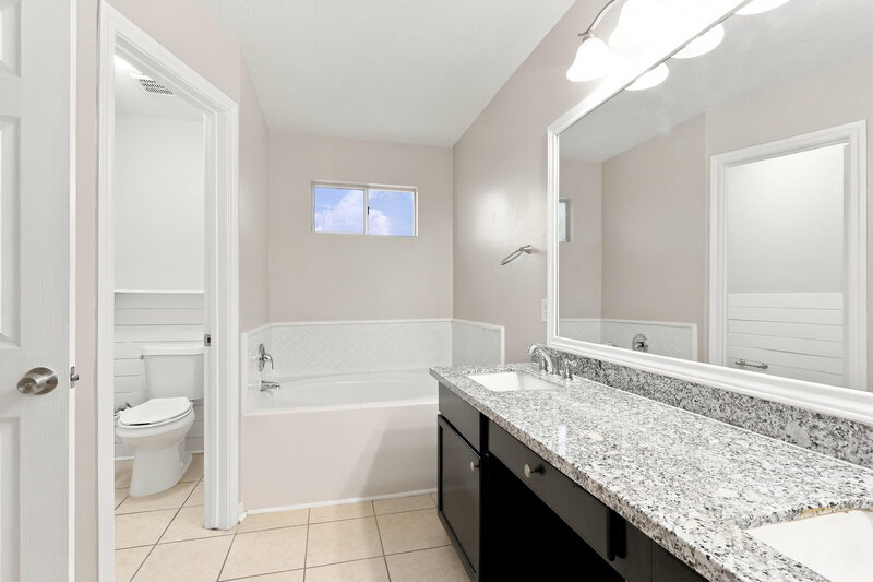 1,795/Mo, 311 Lake View Dr Montgomery, TX 77356 Primary Bathroom View 2