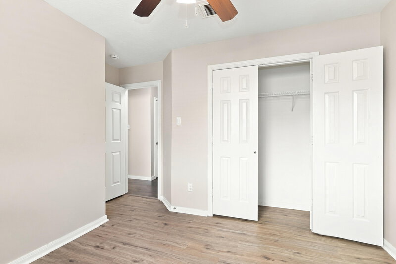 1,795/Mo, 311 Lake View Dr Montgomery, TX 77356 Bedroom View