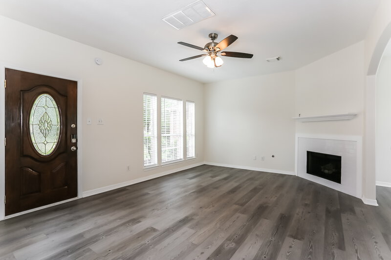 2,140/Mo, 3119 Southern Cross Ct Spring, TX 77373 Living Room View 3