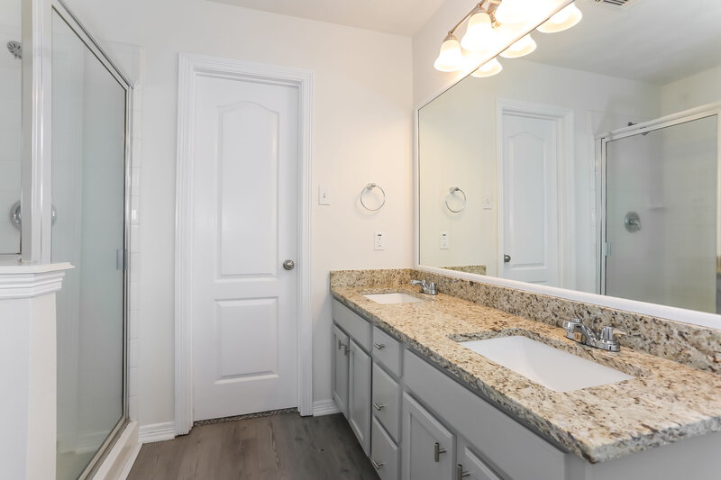2,140/Mo, 3119 Southern Cross Ct Spring, TX 77373 Main Bathroom View