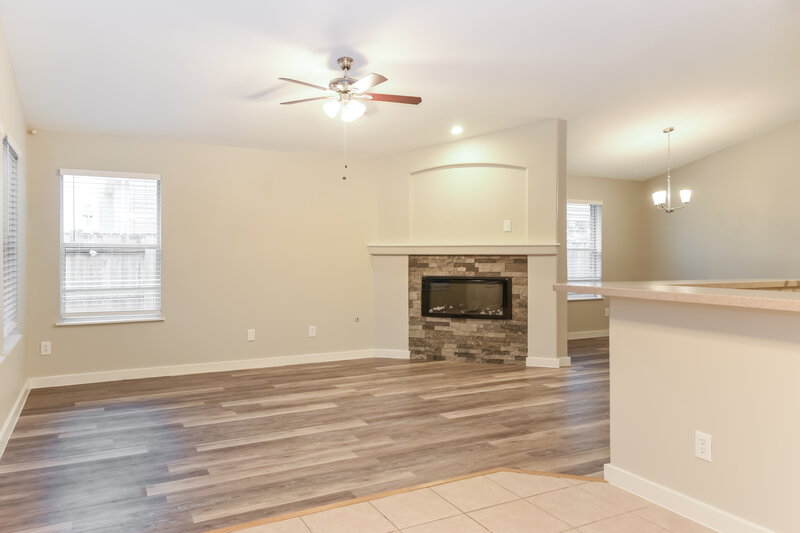 2,425/Mo, 415 Magnolia Estates Dr League City, TX 77573 Living Room View