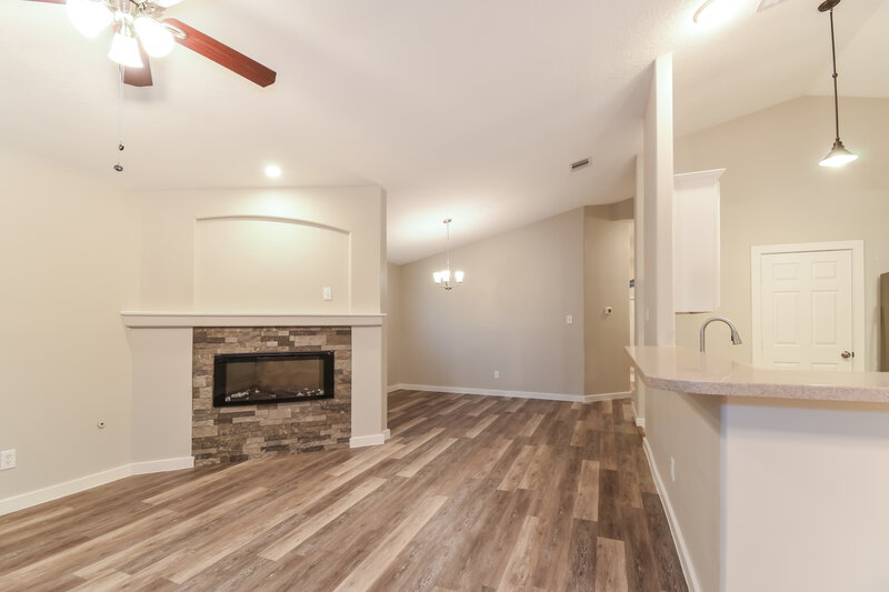 2,425/Mo, 415 Magnolia Estates Dr League City, TX 77573 Living Room View 2