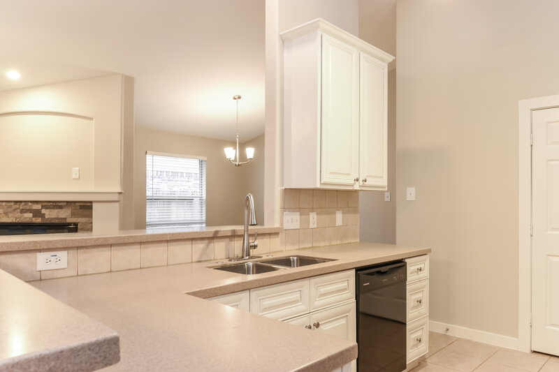 2,425/Mo, 415 Magnolia Estates Dr League City, TX 77573 Kitchen View 3