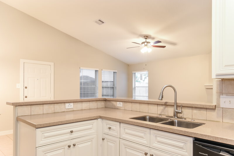 2,425/Mo, 415 Magnolia Estates Dr League City, TX 77573 Kitchen View 4