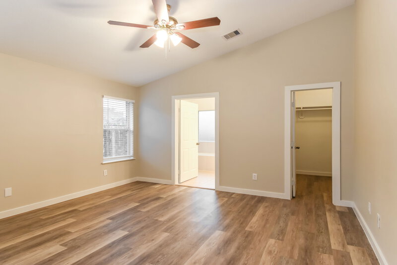 2,425/Mo, 415 Magnolia Estates Dr League City, TX 77573 Main Bedroom View 2