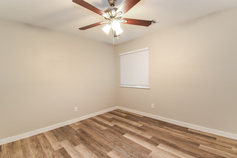 2,425/Mo, 415 Magnolia Estates Dr League City, TX 77573 Main Bedroom View 3