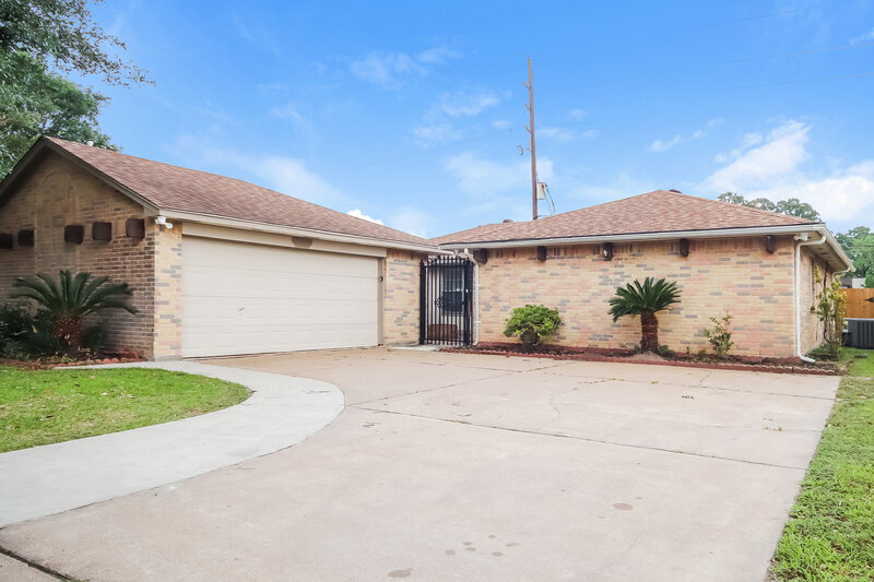 1,850/Mo, 13618 Oak Ledge Dr Houston, TX 77065 External View