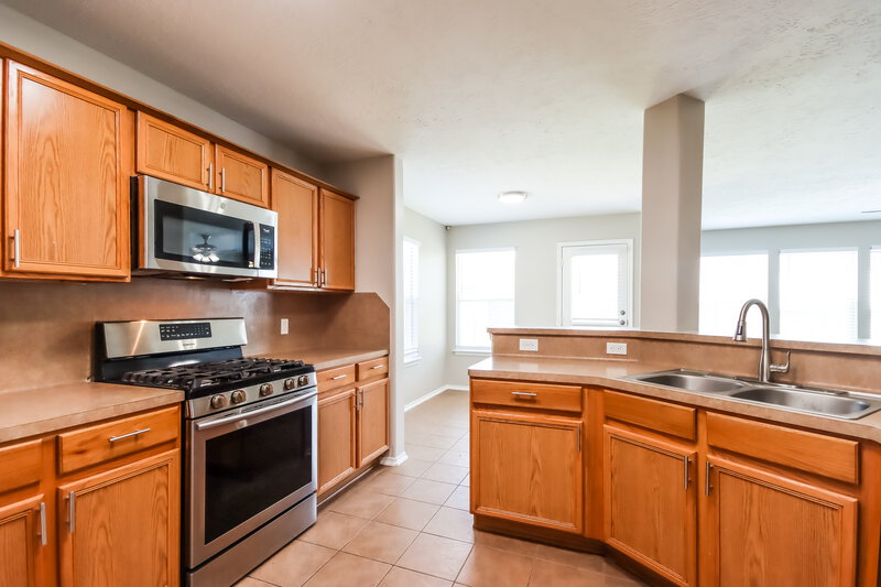 2,475/Mo, 19922 Sweet Magnolia Pl Humble, TX 77338 Kitchen View 2