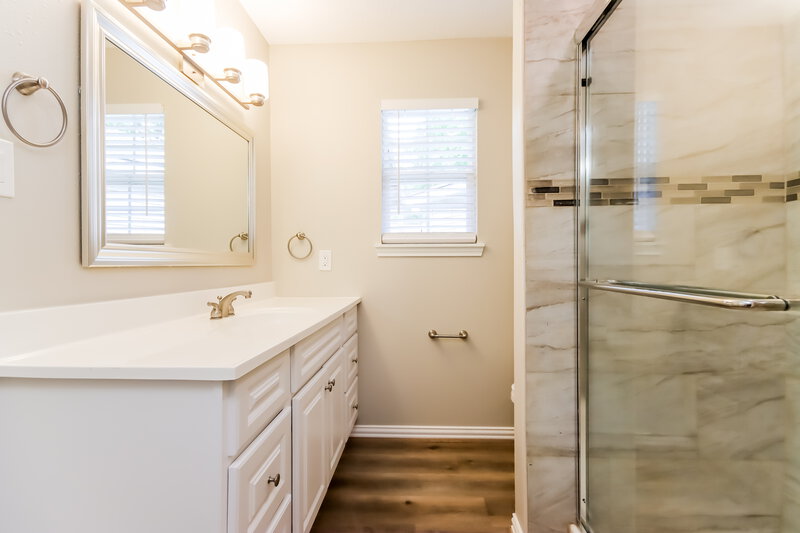1,960/Mo, 25123 Holyoke Ln Spring, TX 77373 Main Bathroom View