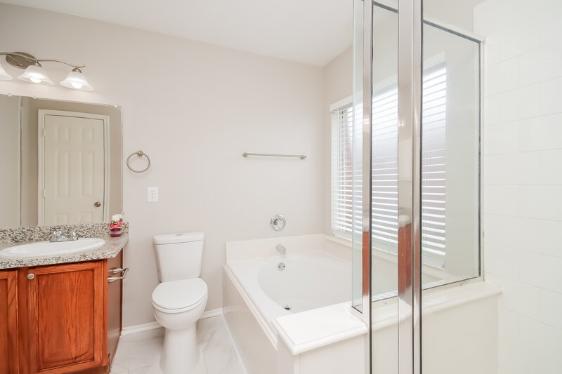 2,145/Mo, 6027 Water Violet Ln Richmond, TX 77407 Main Bathroom View