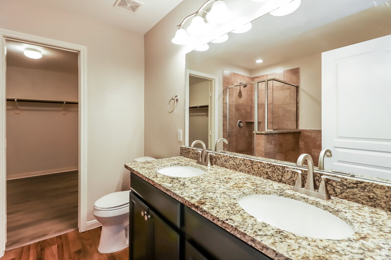 2,395/Mo, 2418 Lawn Crest Dr Missouri City, TX 77489 Main Bathroom View