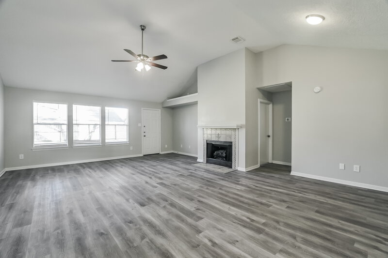 2,230/Mo, 4923 Bayboro Park Dr Friendswood, TX 77546 Living Room View 2