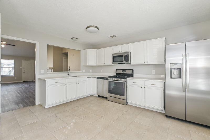2,230/Mo, 4923 Bayboro Park Dr Friendswood, TX 77546 Kitchen View