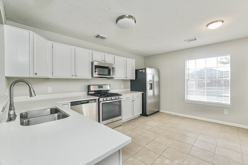 2,230/Mo, 4923 Bayboro Park Dr Friendswood, TX 77546 Kitchen View 2
