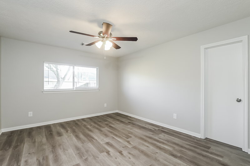2,230/Mo, 4923 Bayboro Park Dr Friendswood, TX 77546 Main Bedroom View