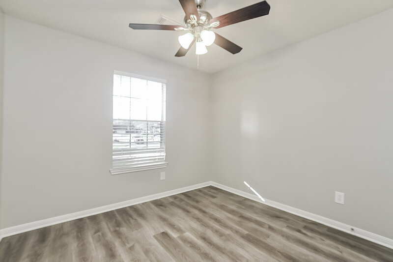 2,230/Mo, 4923 Bayboro Park Dr Friendswood, TX 77546 Main Bedroom View 3